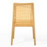 cadeira fabricada em madeira maciça