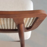 cadeira em madeira maciça